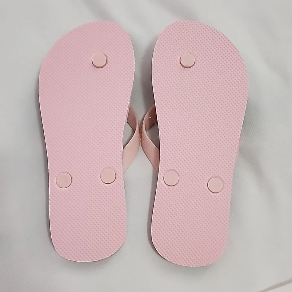 Old Navy Flip flops Size: 3-4